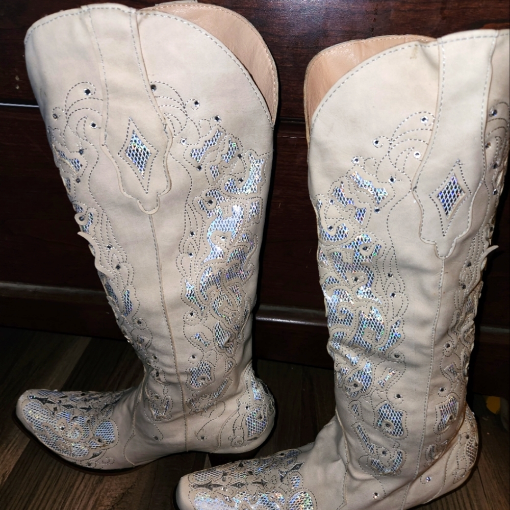 NWOT Cream and Silver Embellished Cowboy Boots size 38/7 Never Worn - Picture 9 of 9